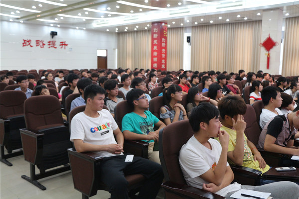 歡迎新鄉(xiāng)學院計算機與信息工程學院師生一行來到青峰網(wǎng)絡(luò)參觀